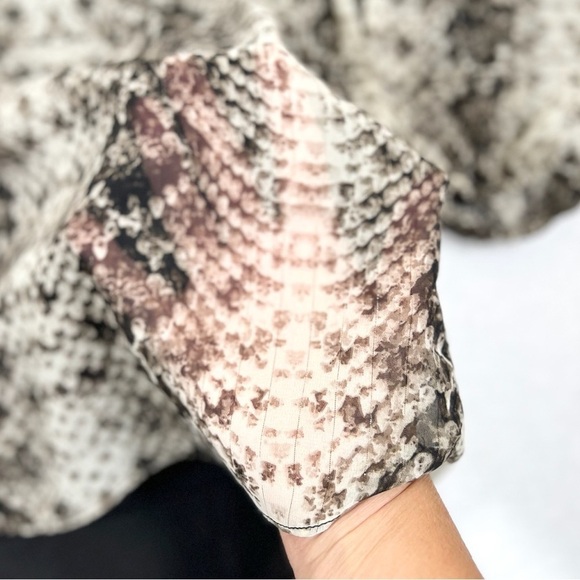 BUDDY LOVE Snakeskin Sheer Tie Tassel V Neck Bohemian Long Sleeve Blouse‎ Size M - Picture 10 of 15